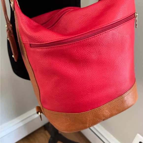 NEW VALENTINA Italy Red Tan Leather Lg Crossbody Bucket Shoulder Bag 2 top zips - Picture 2 of 14